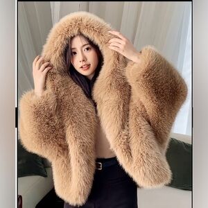 NWOT Women’s Fawn Brown Faux Fur Hooded Coat Size Small